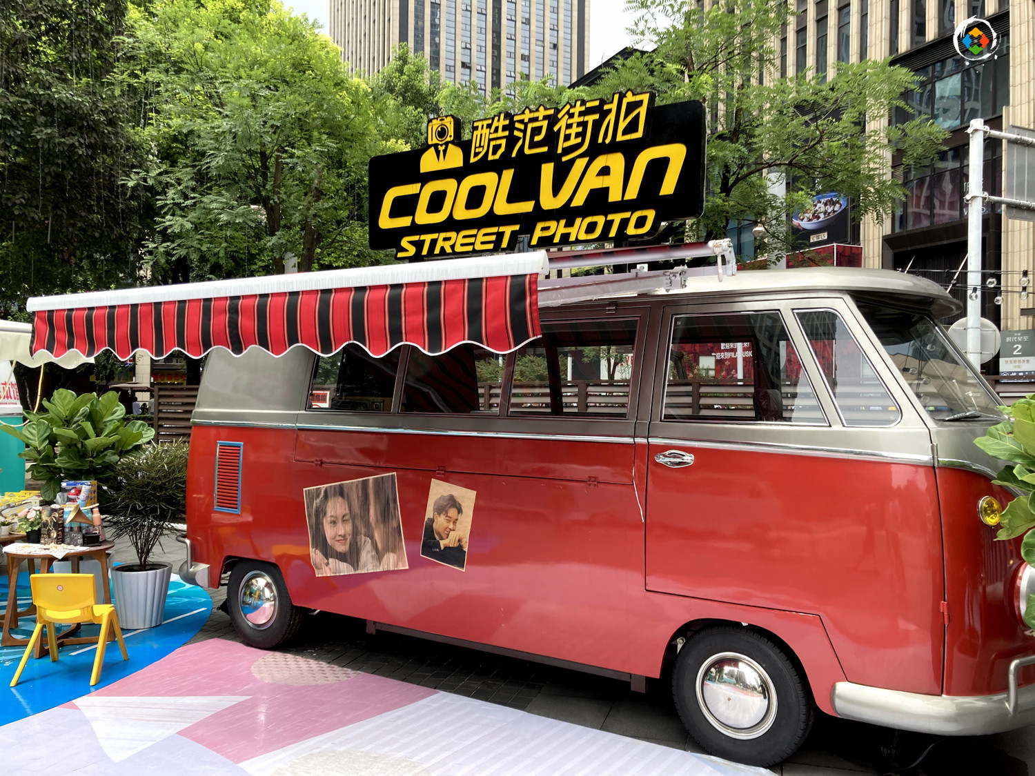 2020解放碑论坛：重庆崽儿周运担任主持人，带动消费升级