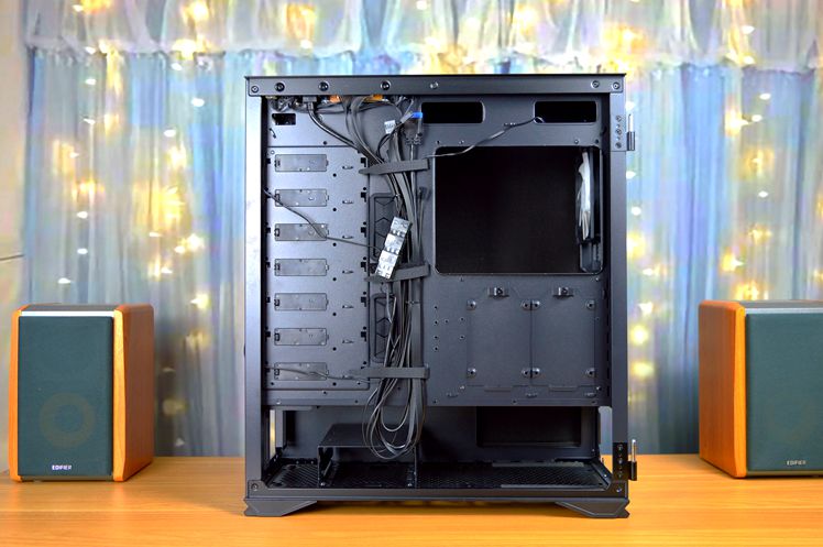 侧透机箱是主流？光污染更伤眼，Tt挑战者H8静音机箱体验