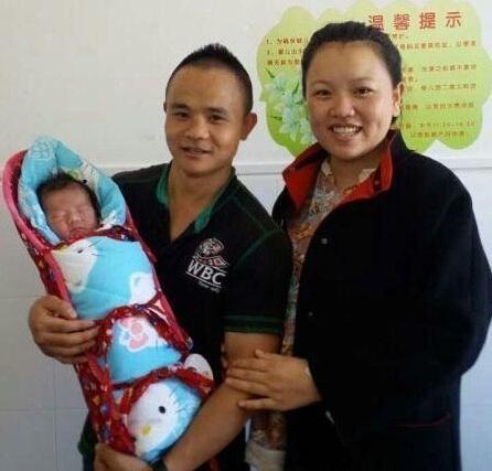 邹市明三儿子出生地曝光？网友：出生在香港，