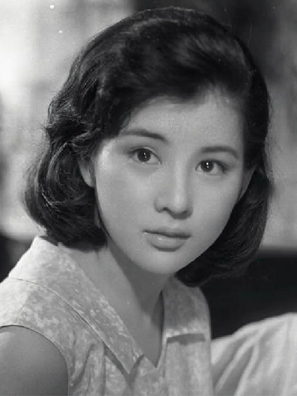 昭和美人的氛围感可不是仿妆就能行的