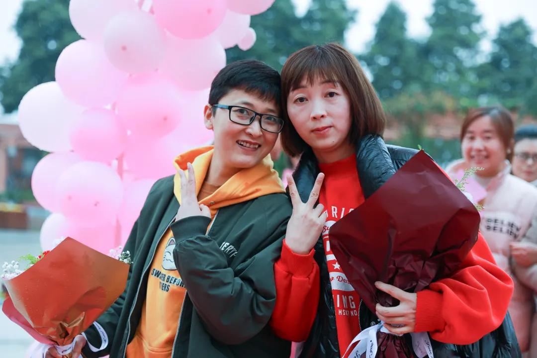 老师，您笑起来真好看——记双流区金桥小学“三八”妇女节活动