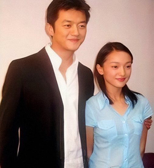 周迅离婚引热议，27年恋爱史不输情敌王菲，天后