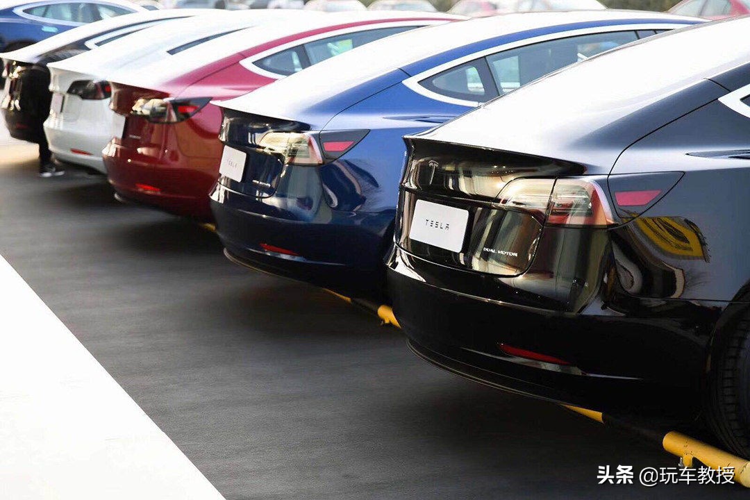 亏了450亿后终于赚钱，但车主自黑起来10头牛都拉不住