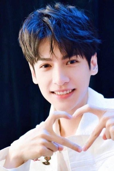 5位瘦成皮包骨的明星，不分男女的减肥，当真要钱不要命？