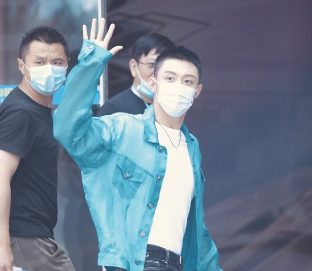 王雨馨助理半夜发声，疑要放大锤要让黄景瑜身