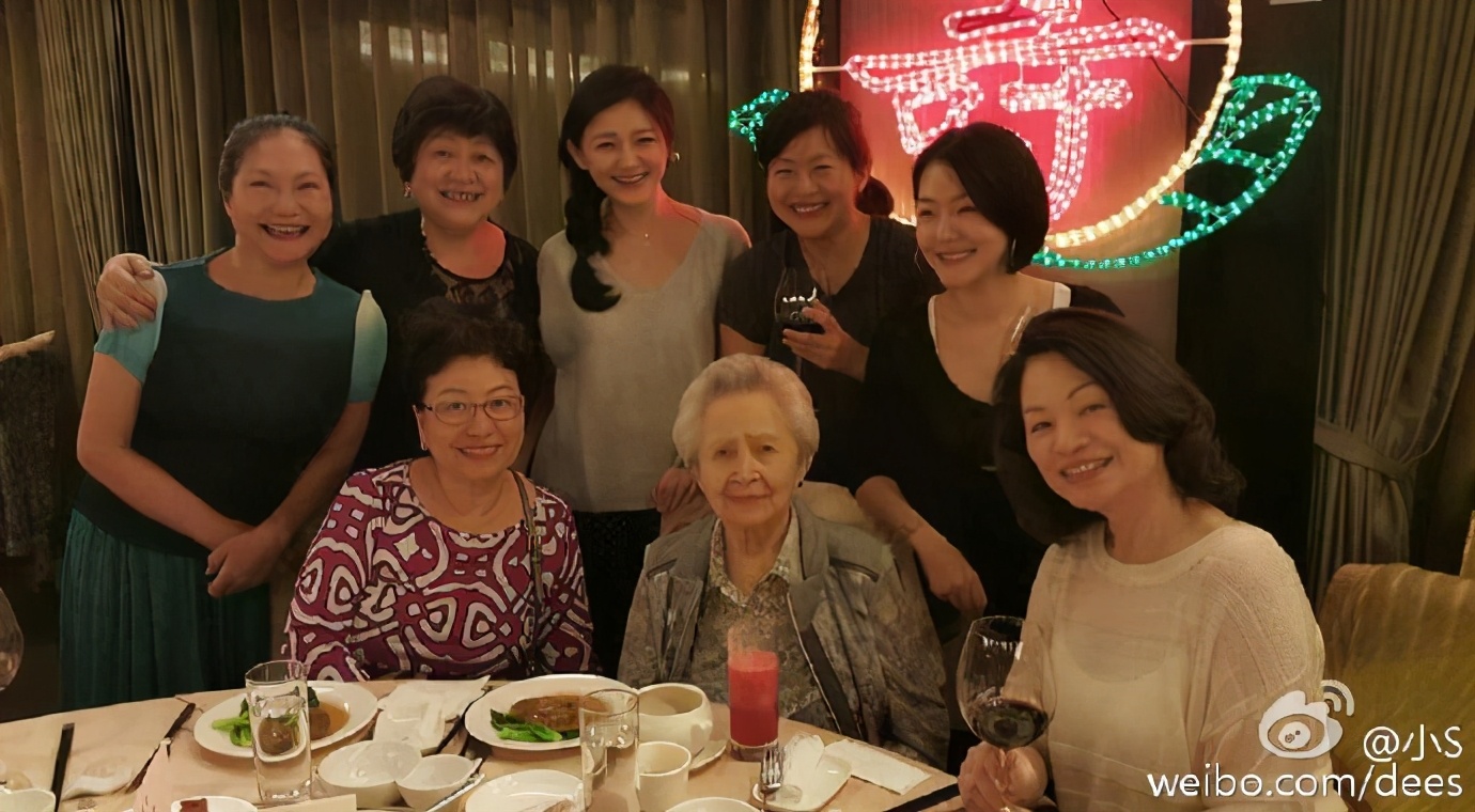 小S发文悼念奶奶，老人98岁高寿去世，年轻时候超级漂亮