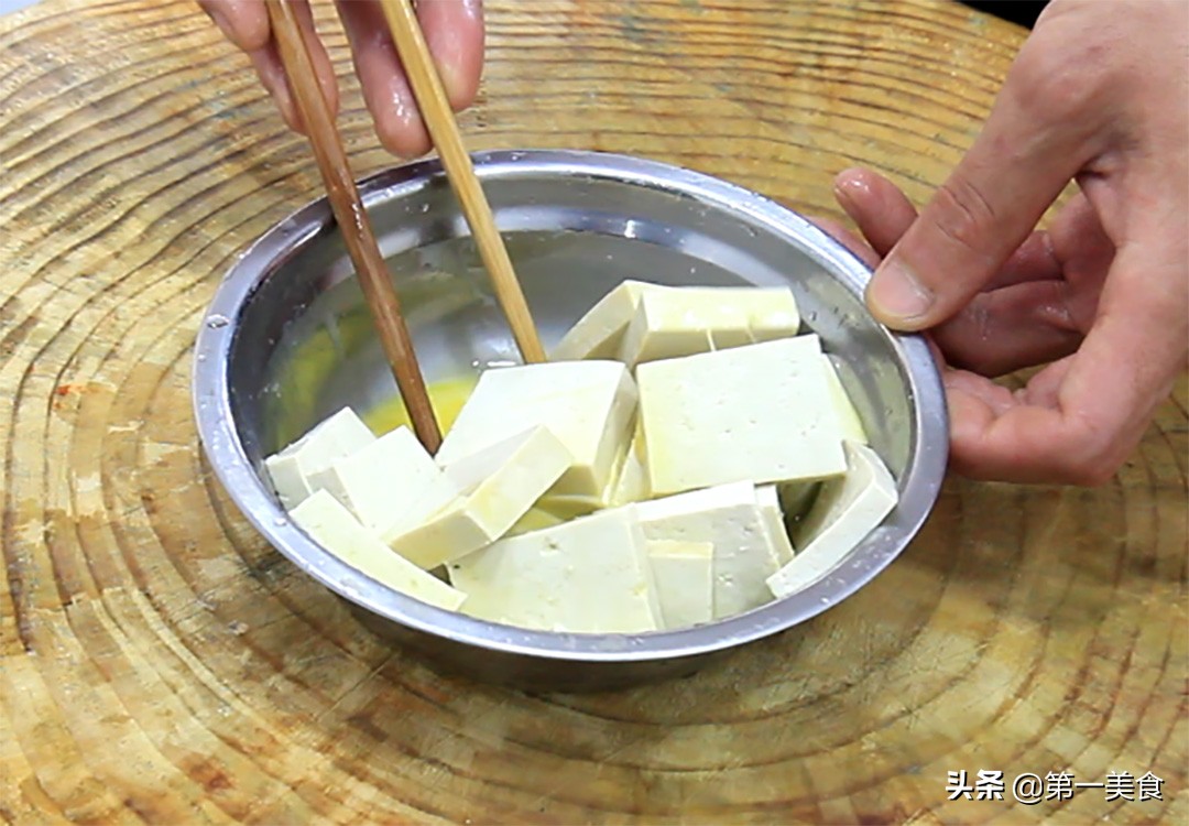 图片[5]-回锅豆腐怎么做鲜嫩又不破碎 厨师长教你小技巧 焦香鲜嫩又营养-起舞食谱网
