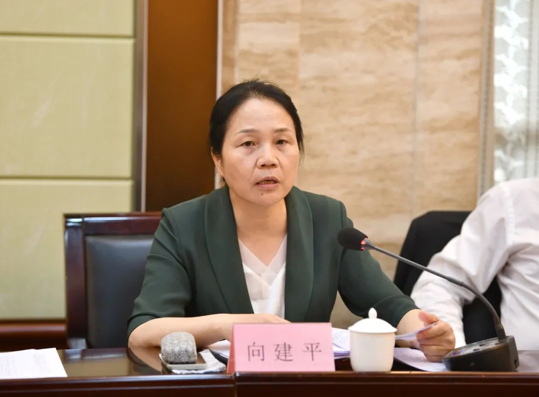 市五届人大常委会举行第四十四次会议《怀化市机动车停车条例（草案）》进入二审阶段