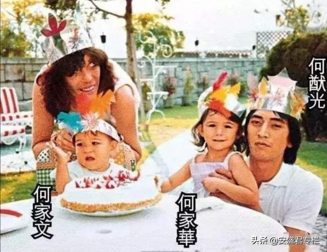 赌王何鸿燊大儿子和小儿子相差49岁，儿子里最像