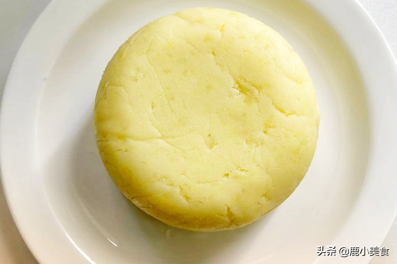 KFC的土豆泥一份5塊，在家1塊錢能做好幾份，香滑軟糯，辛椒咸鮮