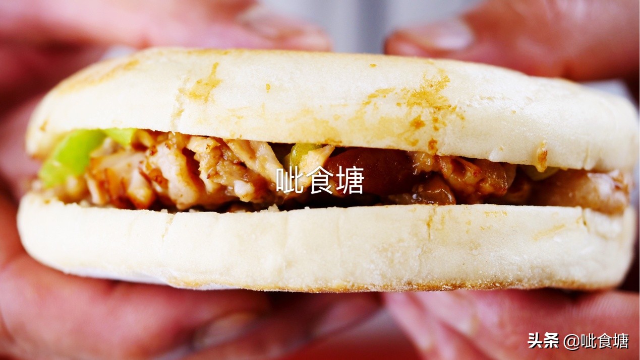 想吃肉夾饃還用點外賣？做法不難在家輕松搞定，外酥里嫩肉香四溢