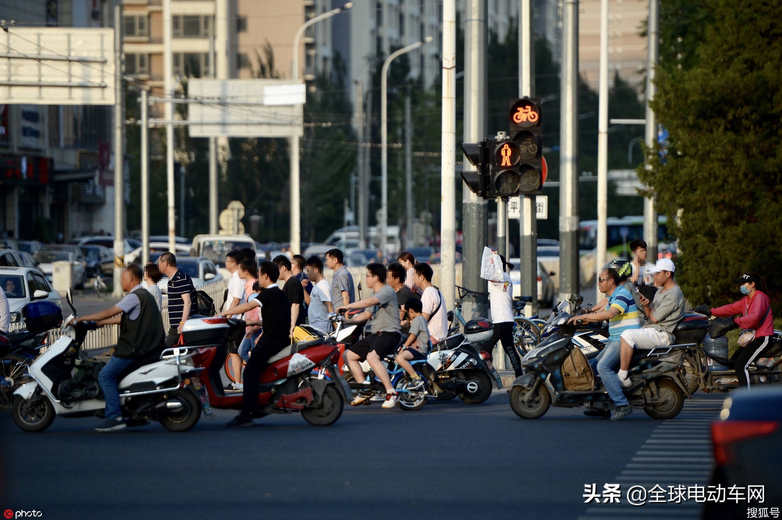 今年電動車市場這么難，為什么價格戰(zhàn)還愈演愈烈？