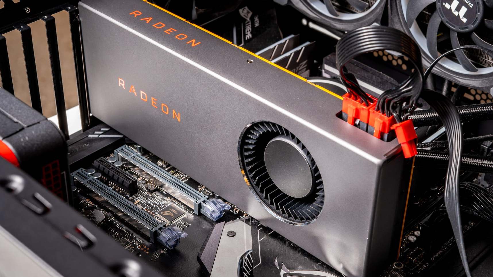 RX 5300突然发布，定位入门级游戏显卡！刀法堪比老黄