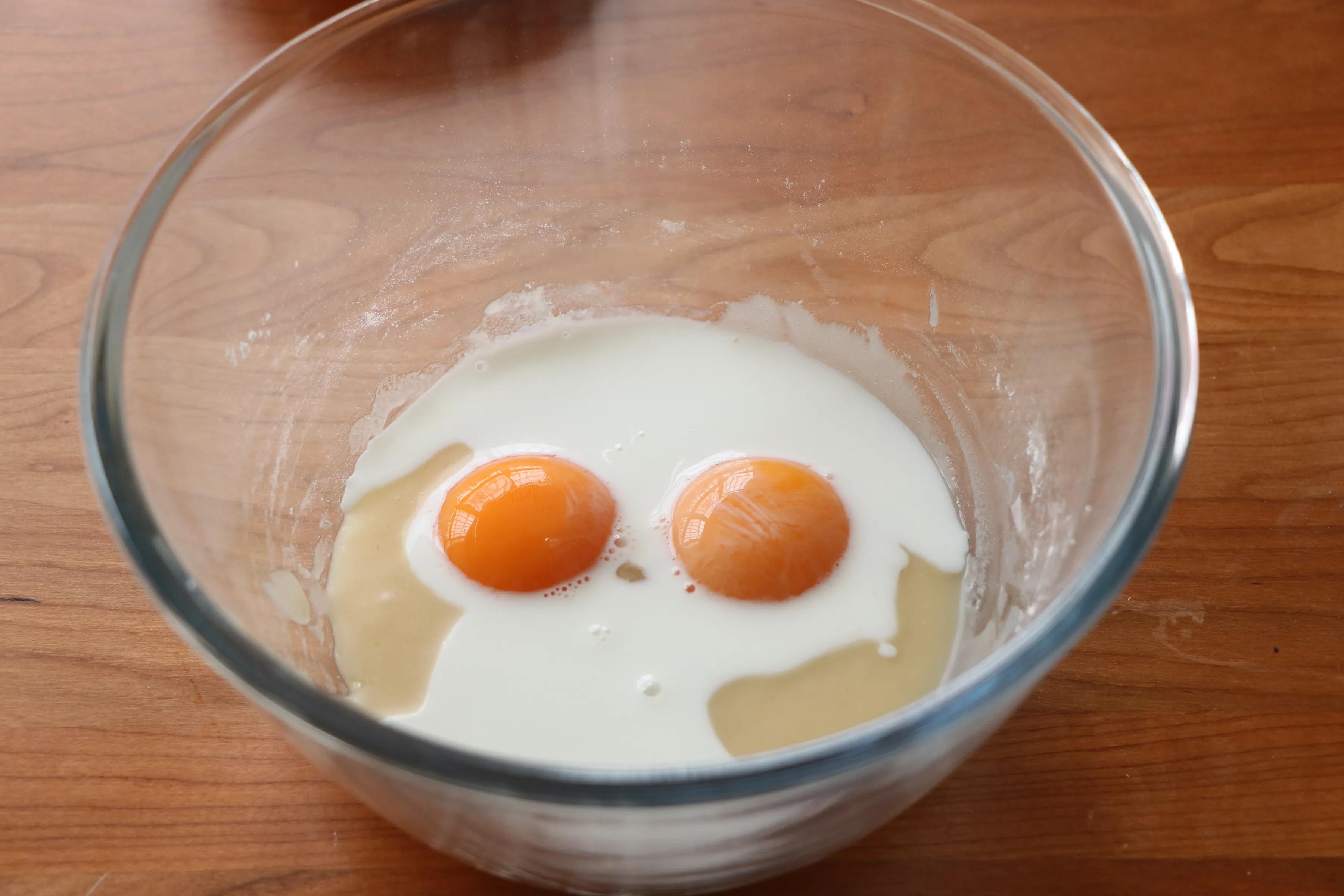 戚風紙杯蛋糕，不開裂不回縮，擠上入口即化的奶油，顏值高又好吃