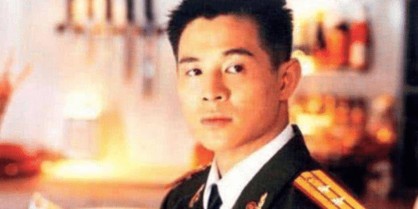 李连杰穿军装，陈伟霆穿军装，陈道明穿军装，都败给了他穿军装