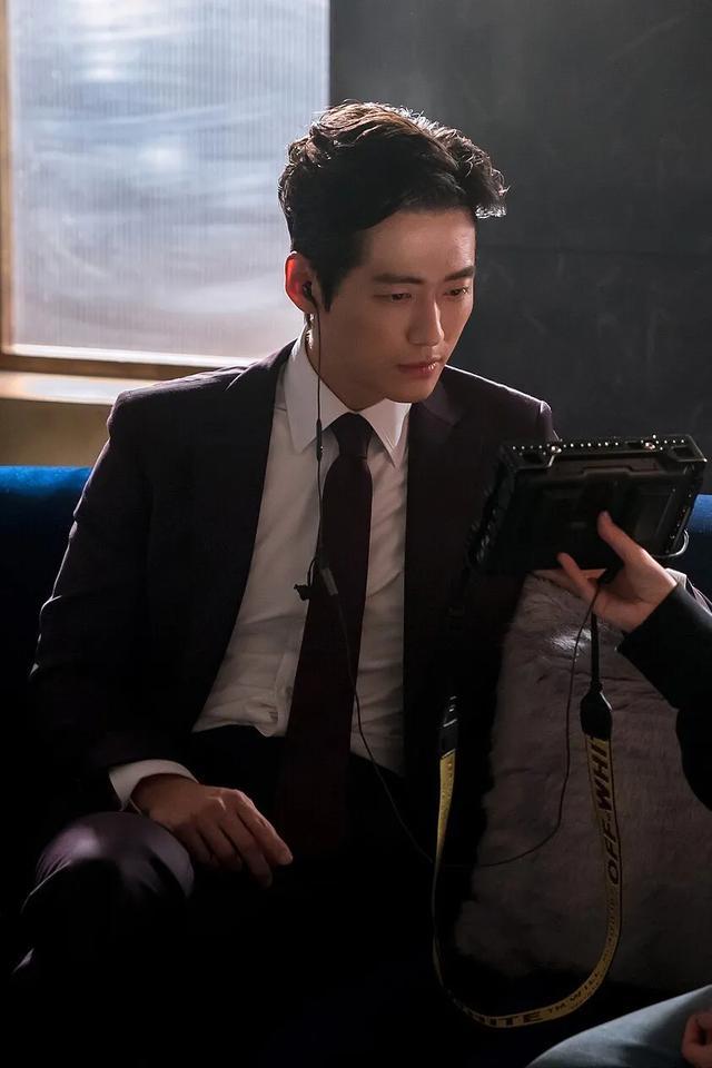 四十岁的他们终于上了热搜 男神迎来霸屏的春天