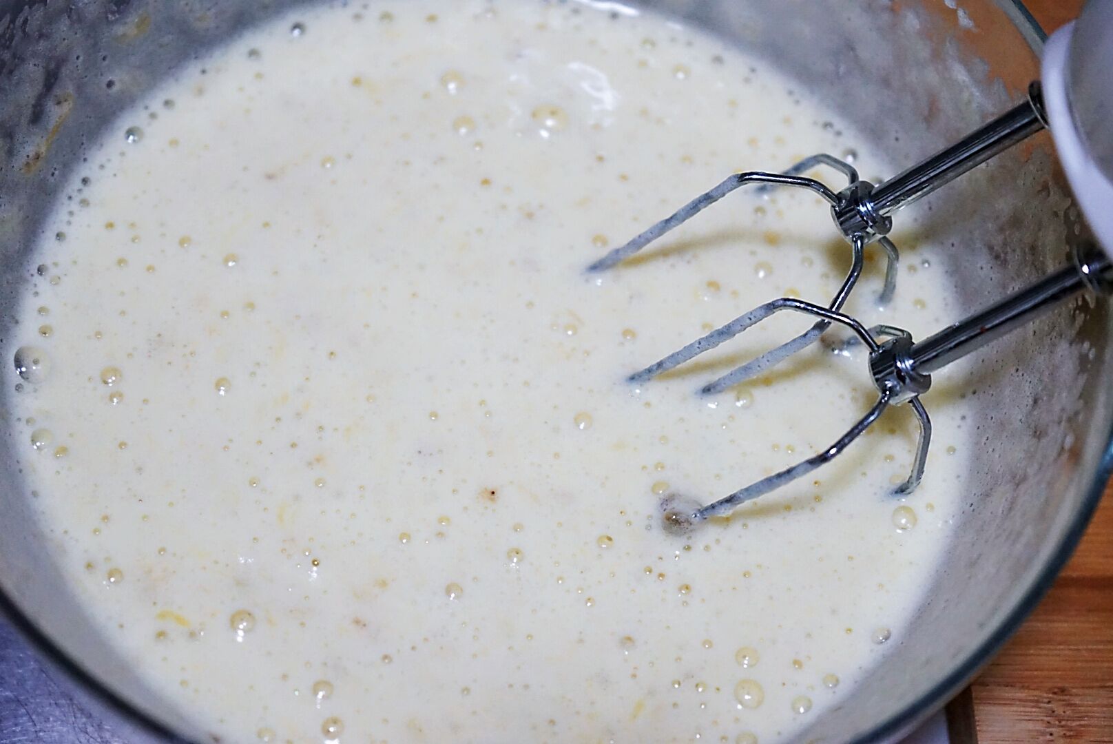 不放黄油的香蕉磅蛋糕，口感松软热量低，做法简单又省心，美味