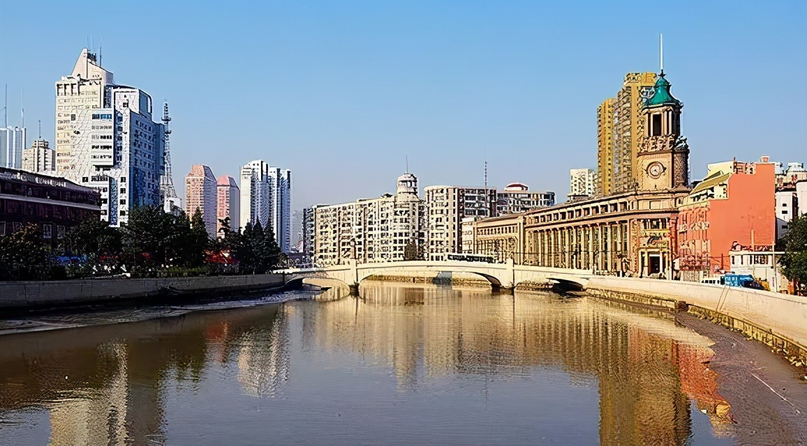 上海建一座景观桥梁，造型非常“独特”，引发市民产生不同的意见