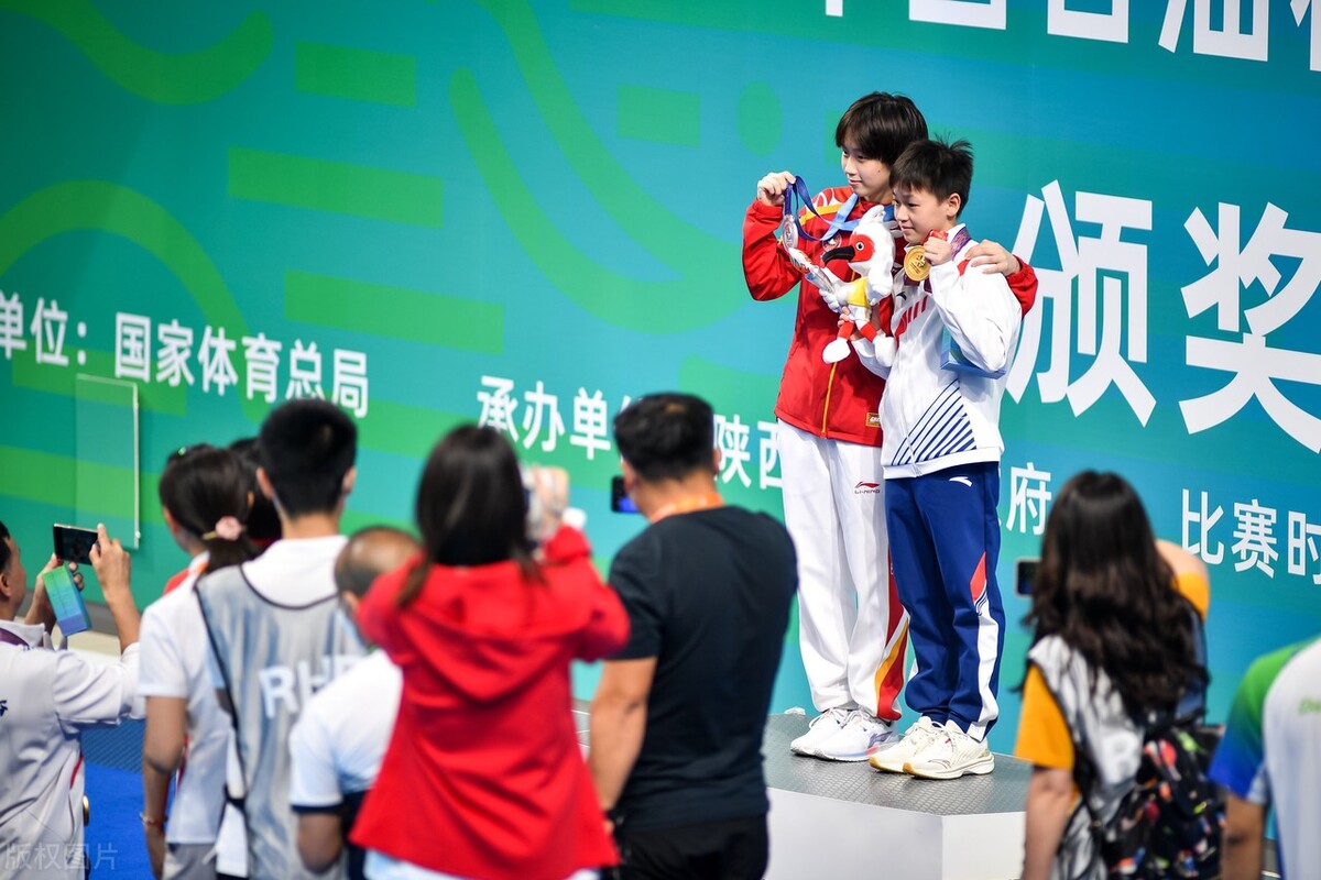 4位奥运冠军参加，全红婵成最大赢家，5个10分惊艳，赛后拥抱亚军