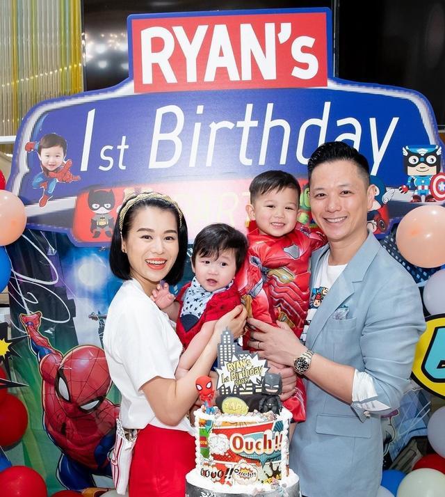 胡杏儿七夕晒四口之家合影，温柔称呼父子为“我的三个小情人”