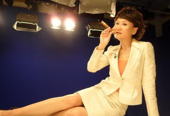 “央视才女”曹晴的毁灭史，她的故事远比你想象的更加恶劣
