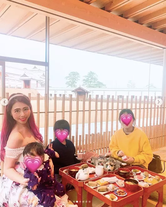 日本41岁主妇沉迷公主生活不能自拔，举手投足画风奇特