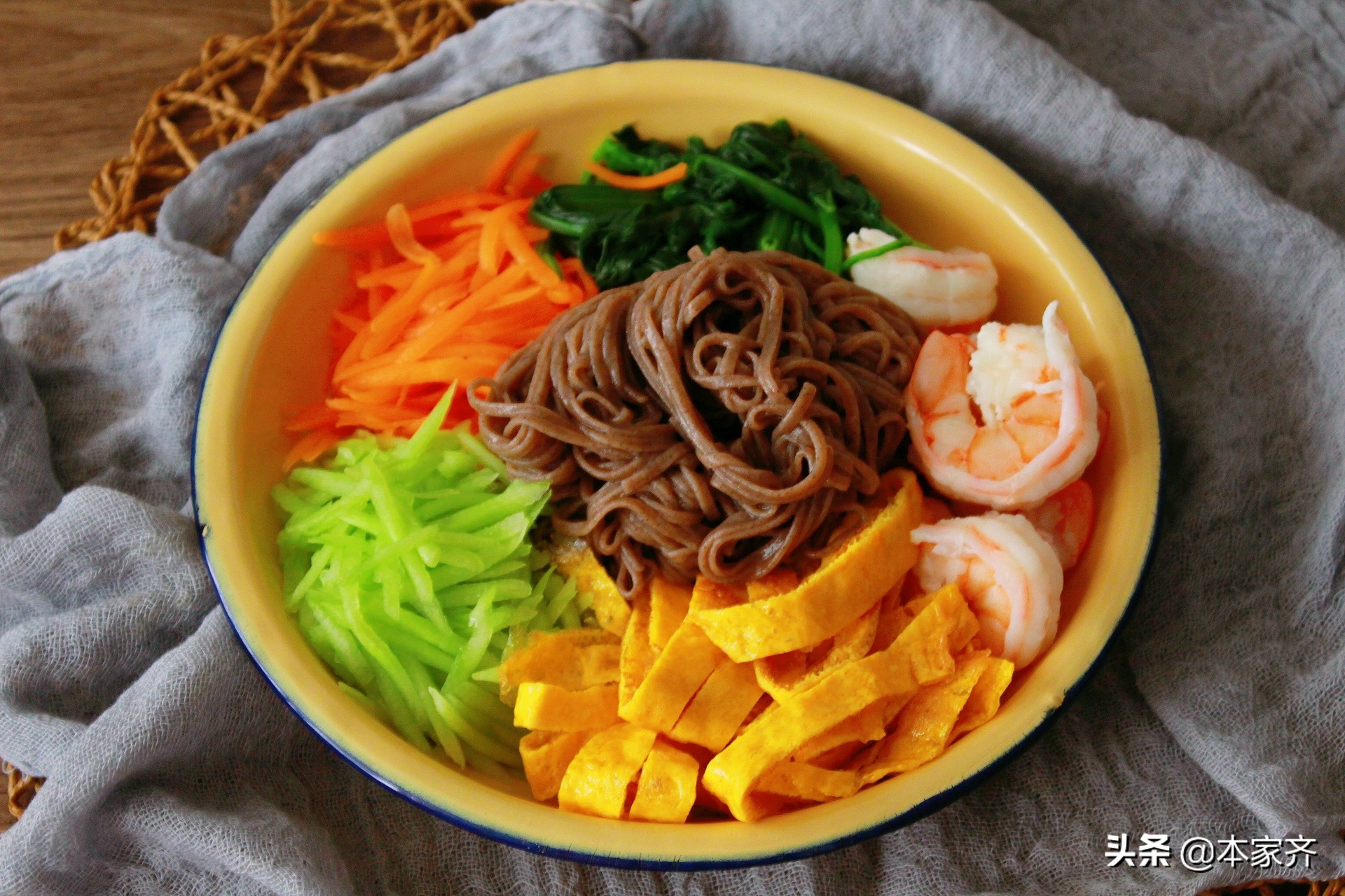 天太热，下班就馋这一碗面，低脂又健康，拯救没胃口，做法简单