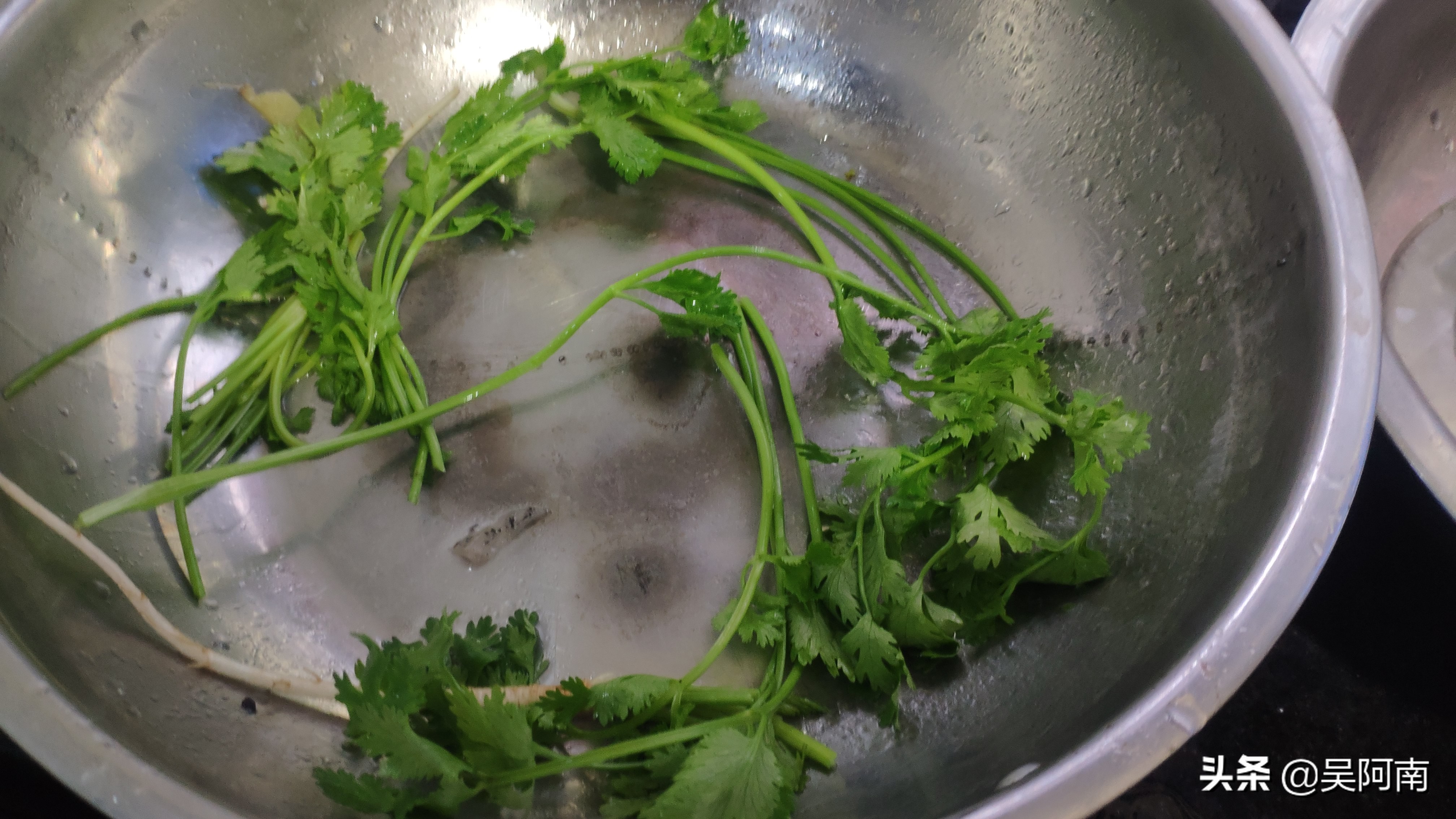 这才是酸菜鱼的正宗做法，鱼片嫩滑，汤汁酸爽，一吃就上瘾