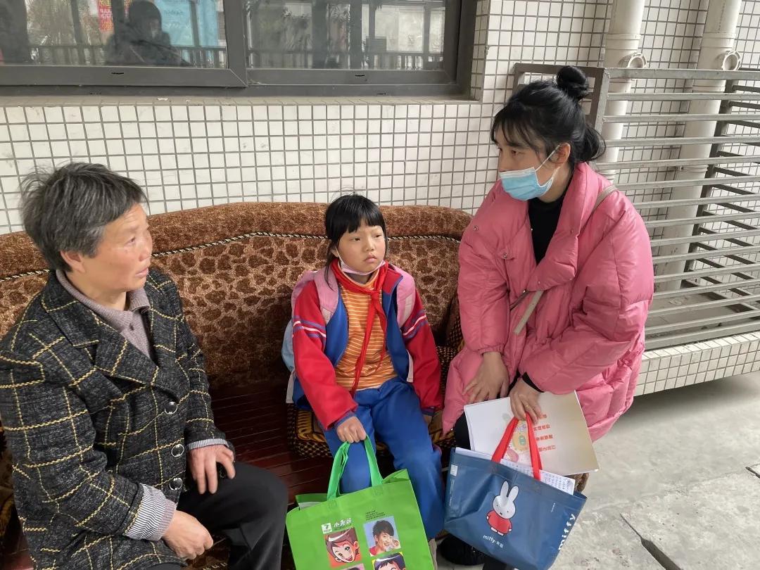 春日融融家访日 真情传递暖人心——双流区金桥小学入户家访活动