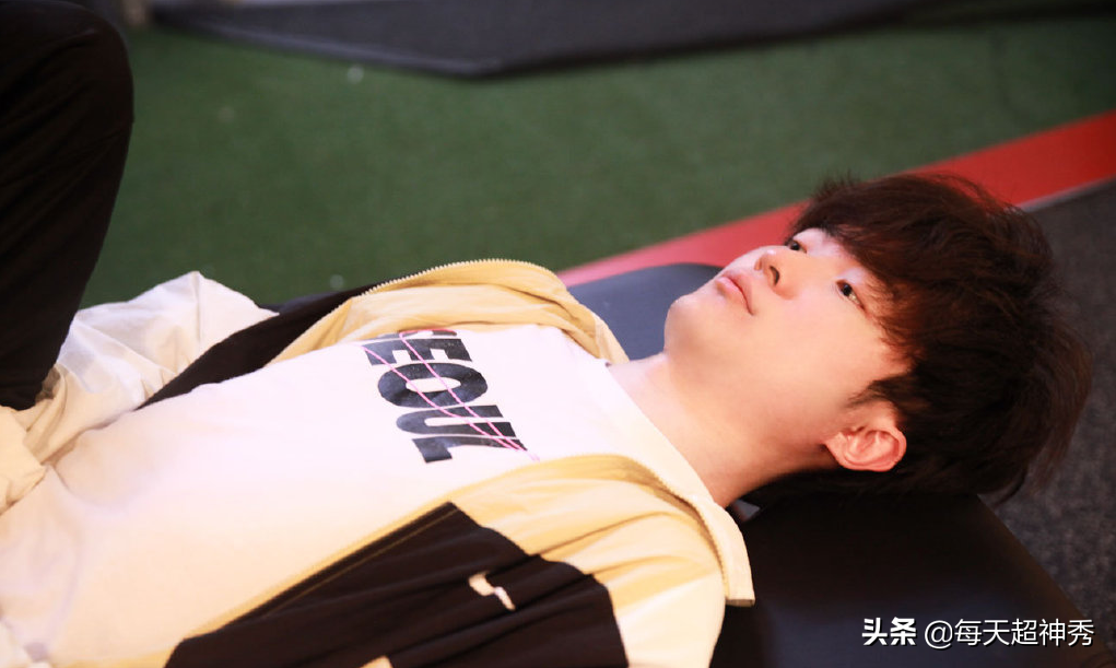 T1遭遇魔鬼赛程，官方晒出Faker近照，铁粉心愿高度一致