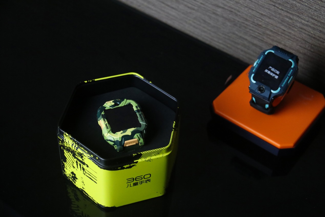 儿童电话手表两大巅峰力作比拼？王者之师，火力全开