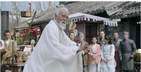 他生于清初死于民国，娶24个老婆，200岁时还到处