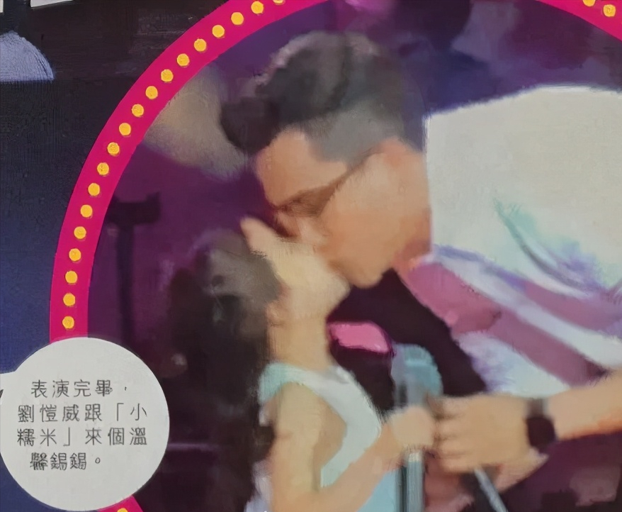 李亚鹏亲吻李嫣大腿惹争议，本尊回应：女儿脚趾头都是臭香臭香的