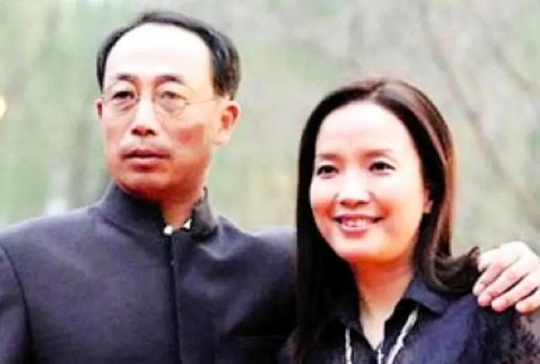 张丰毅轻视亲儿子，转身沦为“继女奴”，吕丽萍报复手段堪称一绝