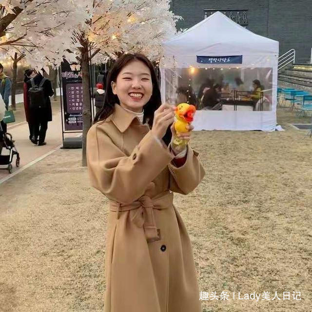 2020初春的“少女甜美治愈系”穿搭太美了，吸引