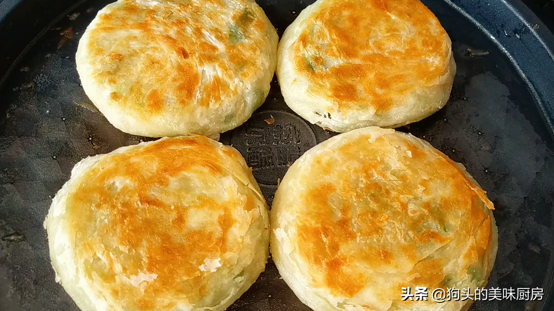 蔥油餅這樣做才外酥裡軟，和麵很關鍵，做對了比手抓餅還好吃