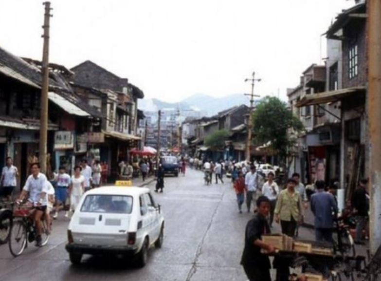 貴陽老照片 80年代的百貨大樓 有幾個人還能認出這些地方 顧老師説旅行 Mdeditor