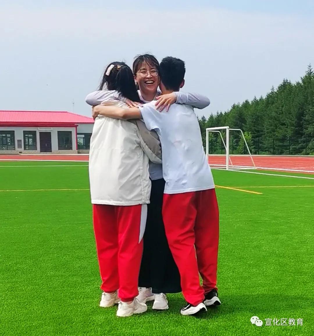 宣化区建国街小学六年级毕业典礼掠影