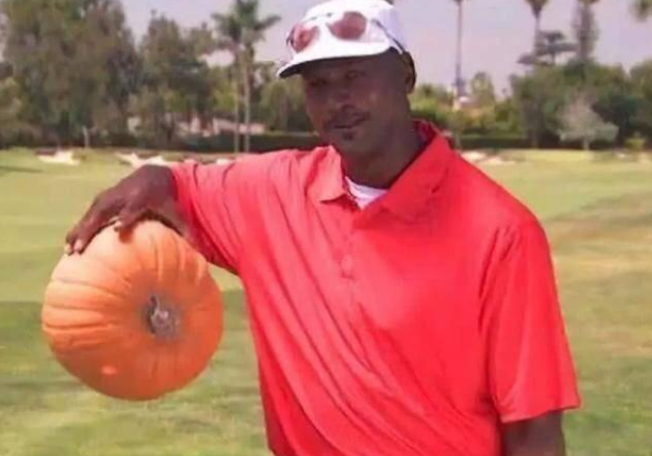 喬丹的身體天賦有多恐怖？投籃隨便平筐，關鍵還能在「空中走步」！-黑特籃球-NBA新聞影音圖片分享社區