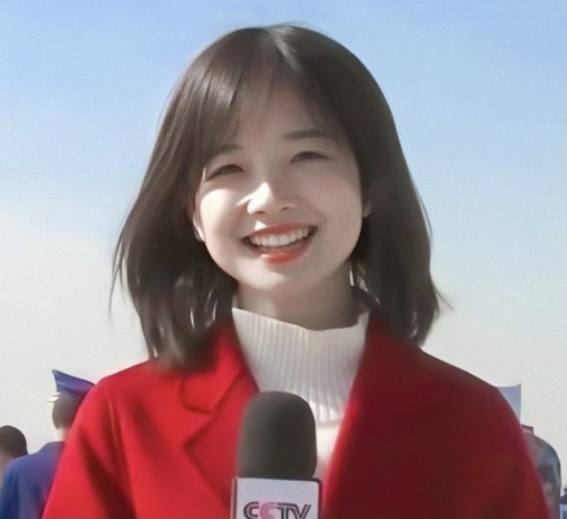 央视记者王冰冰低调走红笑容甜美颜值扛得住高清镜头考验