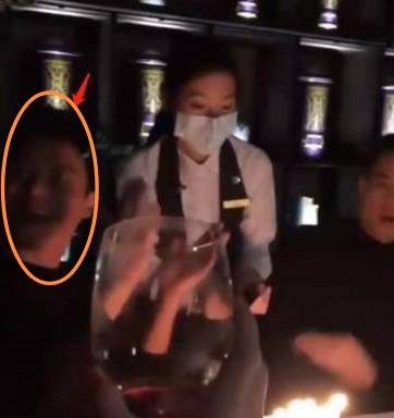 46岁周迅欣赏年轻照片，称自己怎么那么漂亮，网