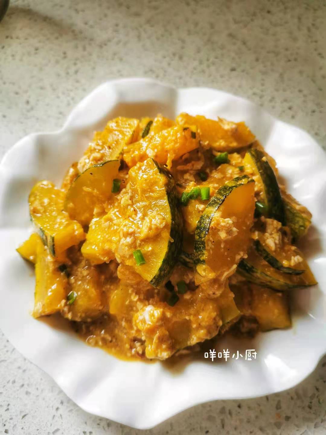 秋天吃南瓜健脾养肺，分享南瓜的新吃法，做法简单，味道咸鲜独特