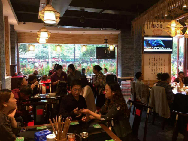 郭德纲面馆一碗面58元，比岳云鹏的还要贵，为何