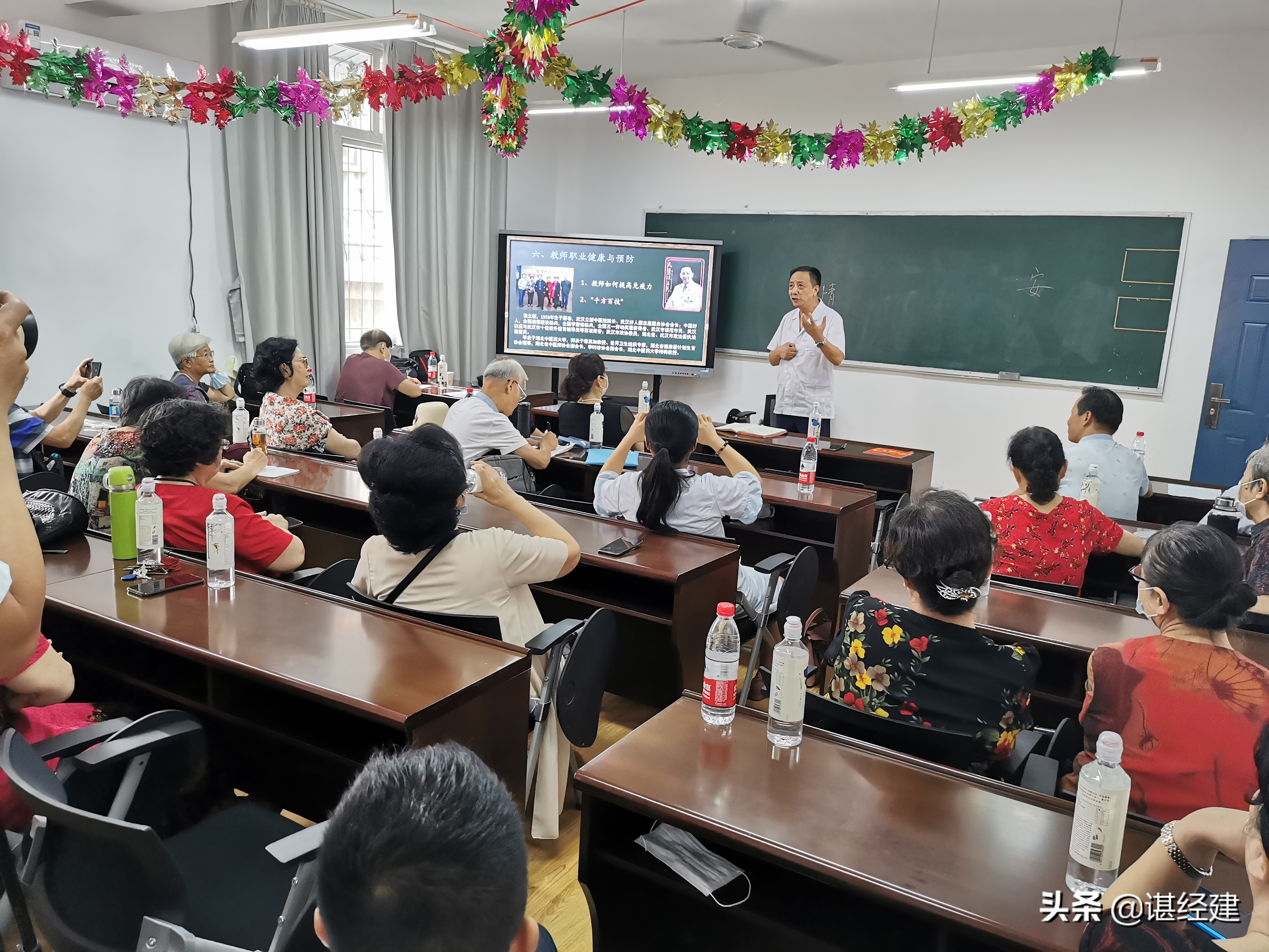 武汉好人圈助力“疫后重振”中医药文化进社区，为离退休教师宣讲