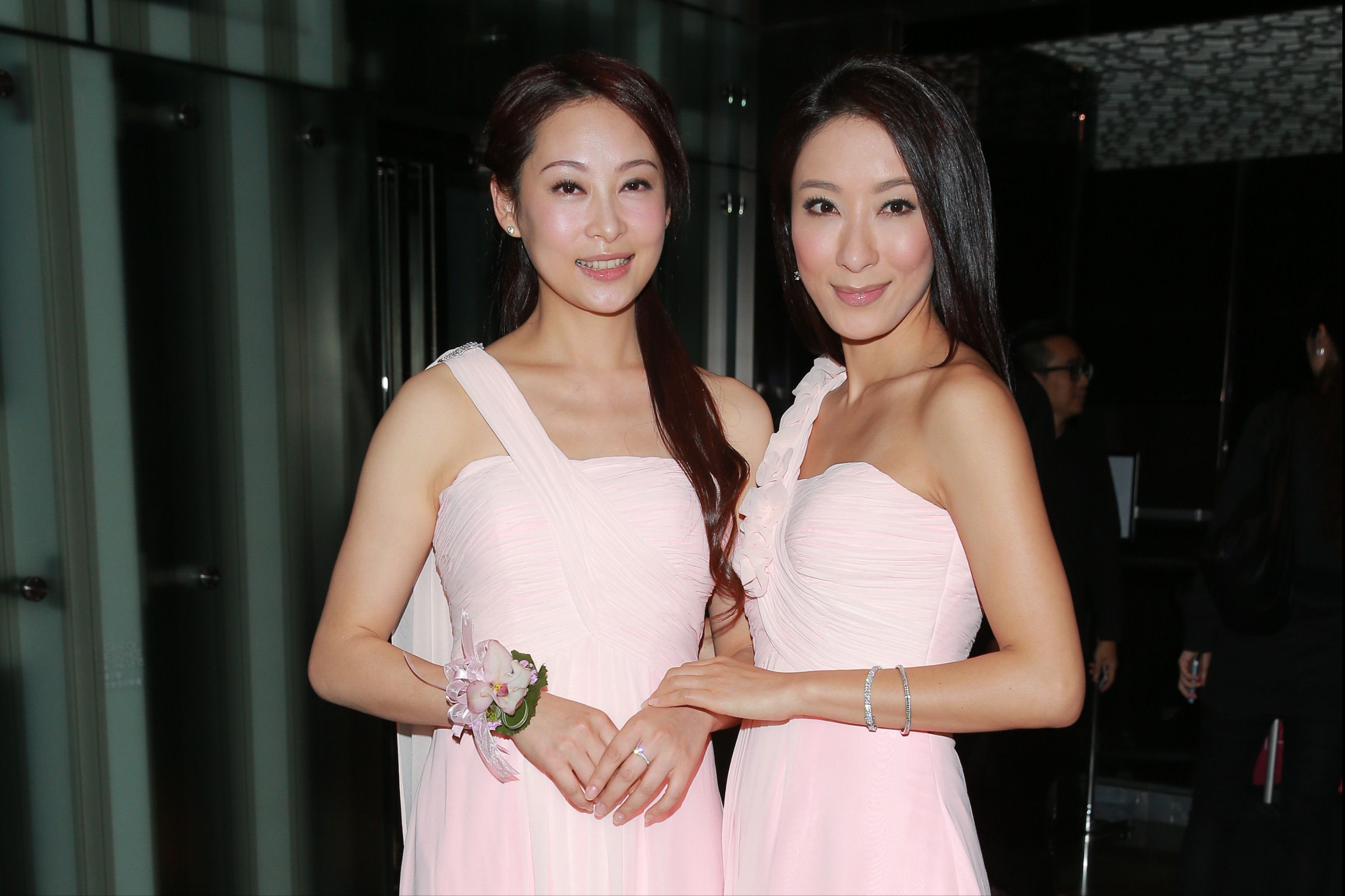 恭喜！ 楊怡姐姐楊卓娜今年結婚，生女11年未註冊，對繼女像親生