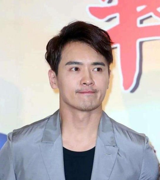 董璇新男友越来越帅气，气质比高云翔要好，和董璇拍情侣片