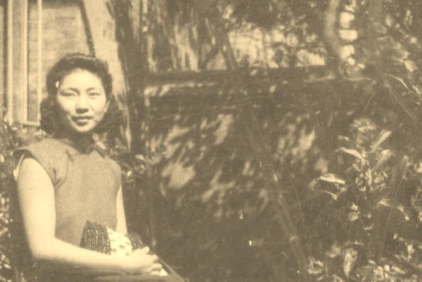 美女特务被遗弃在大陆，等了30年也没被召回，无奈嫁农民生8个娃