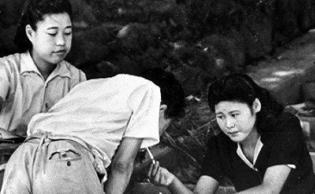 二战时，日本女性为了激励军队作战，不惜一切的牺牲太疯狂