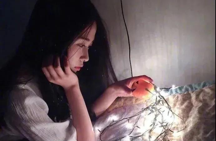 表达爱情的简短说说 深刻走心的爱情短句图片