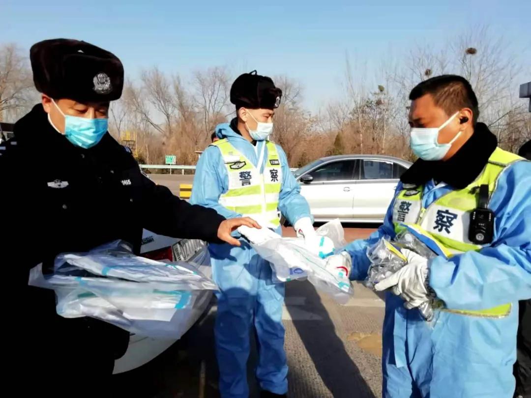 邯鄲市交巡警邯山一大隊領導帶隊慰問疫情防控一線民輔警